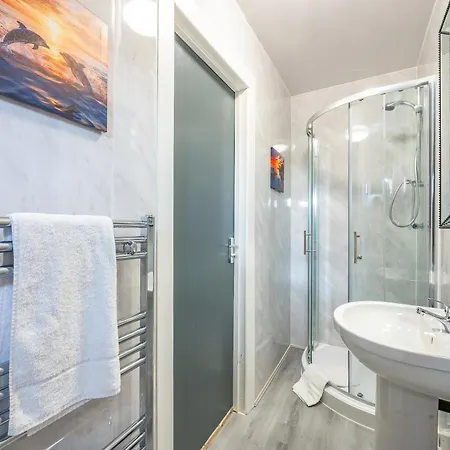 *rc246*for Your Relaxed & Cosy + Free Parking Leeds (West Yorkshire)